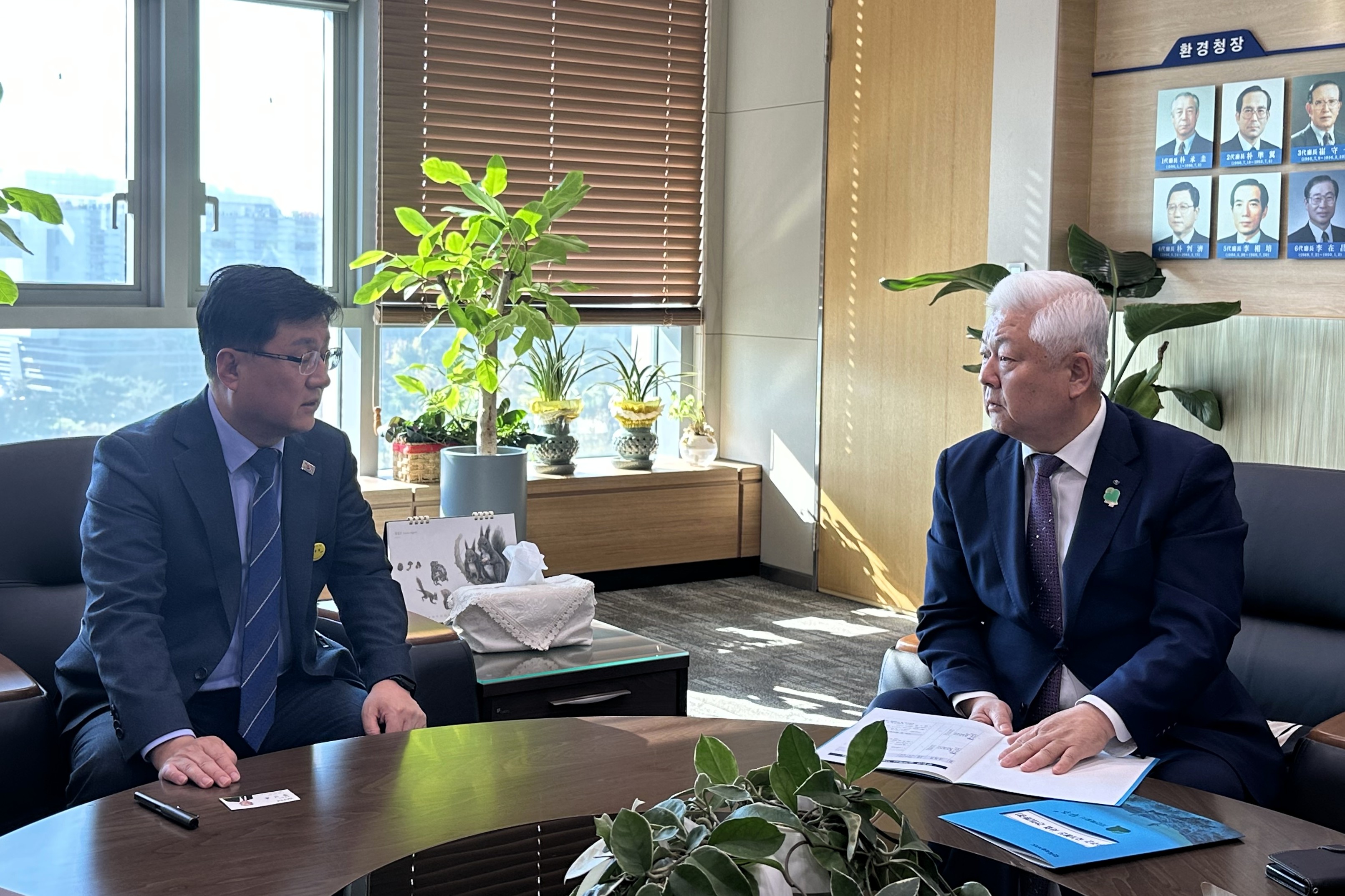 2025.11.03. 황인홍무주군수 김성환 기후에너지환경부장관 국비 확보를 위한 면담