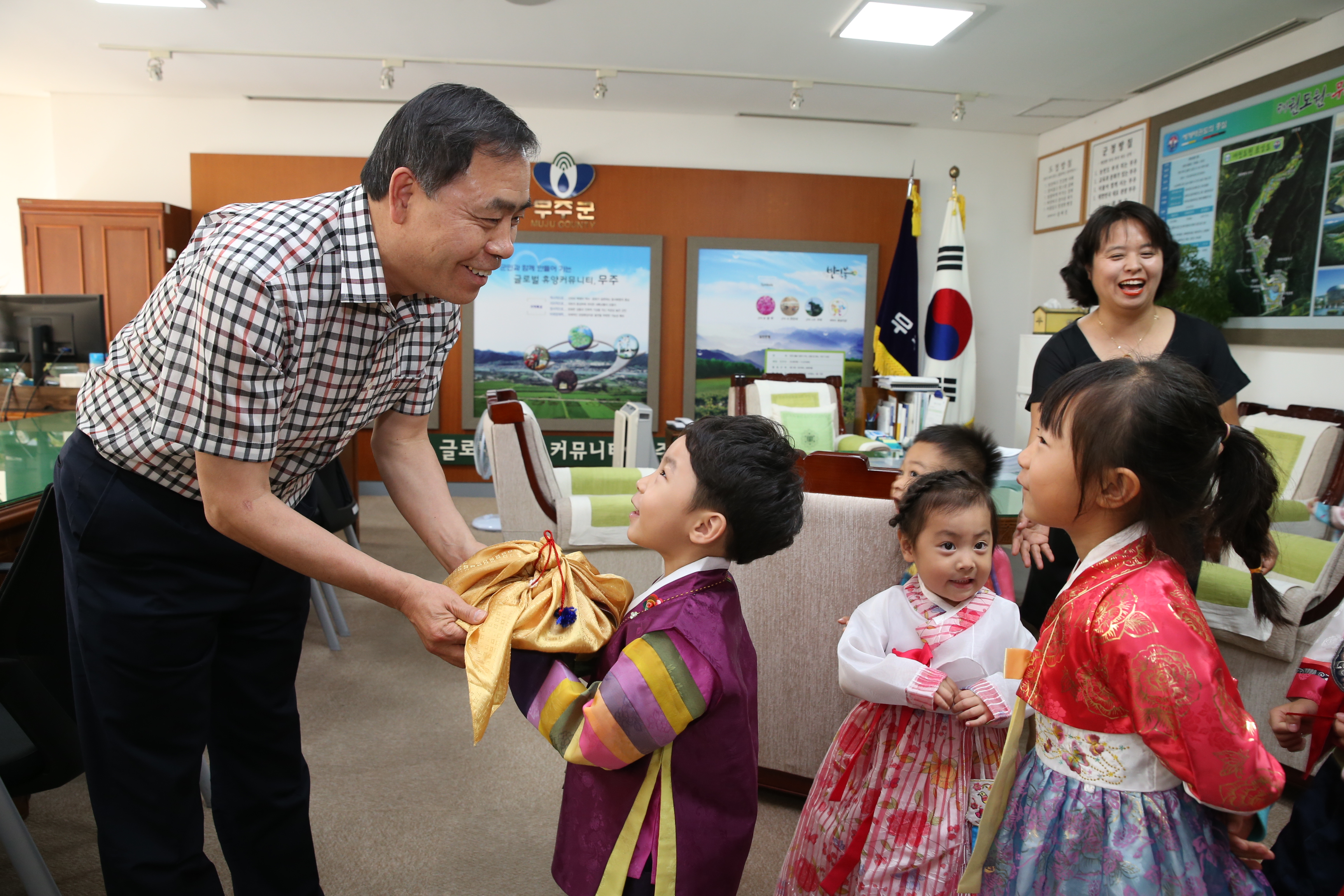 2015.09.25. 추석명절맞이 유치원생 군수실 방문