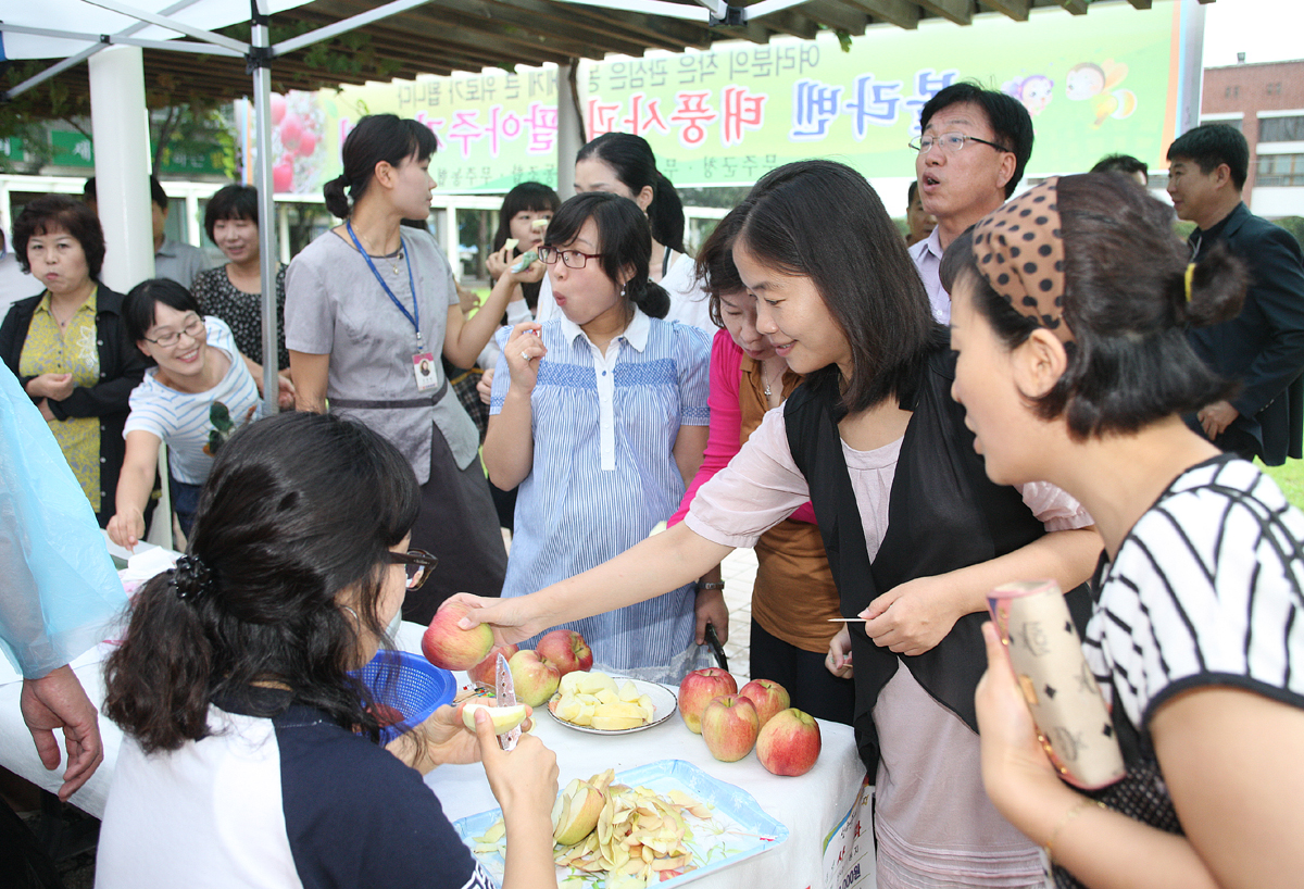 2012.08.30  무주군 볼라벤 태풍사과 팔아주기