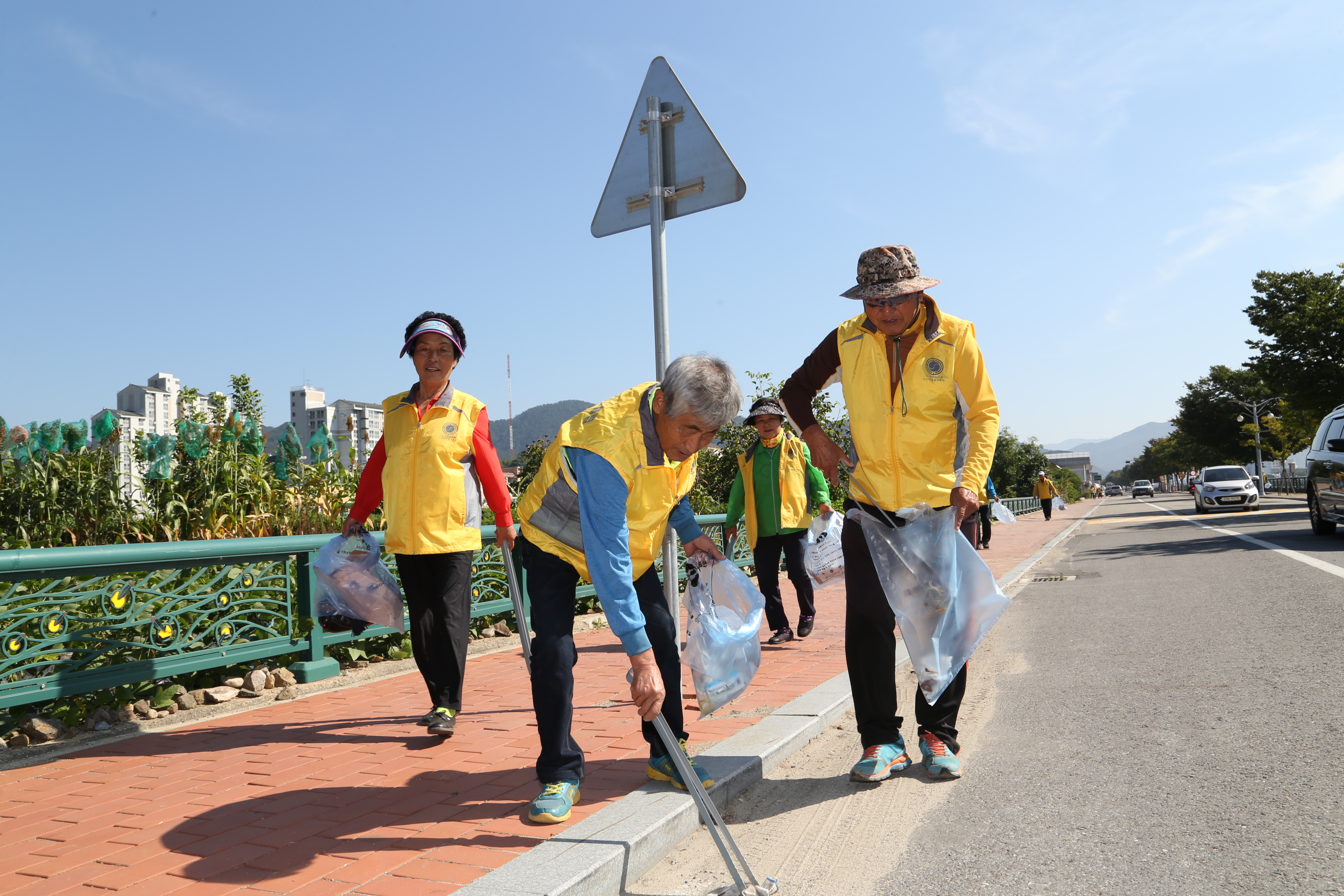 2015.09.22. 무주군 노인자원봉사클럽 자연정화활동