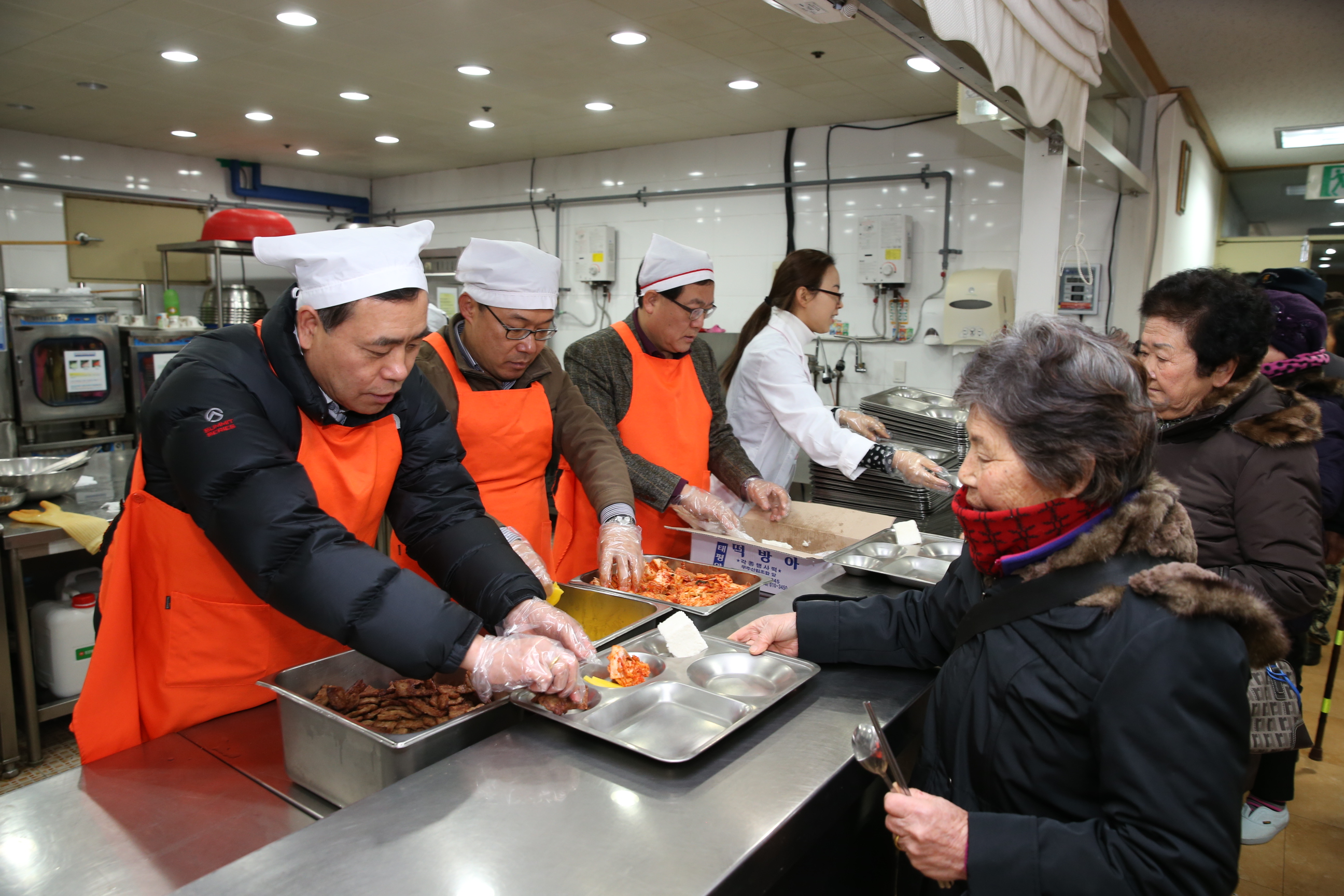 2014.12.19. 주민생활지원과 자원봉사 무주종합사회복지관 배식봉사