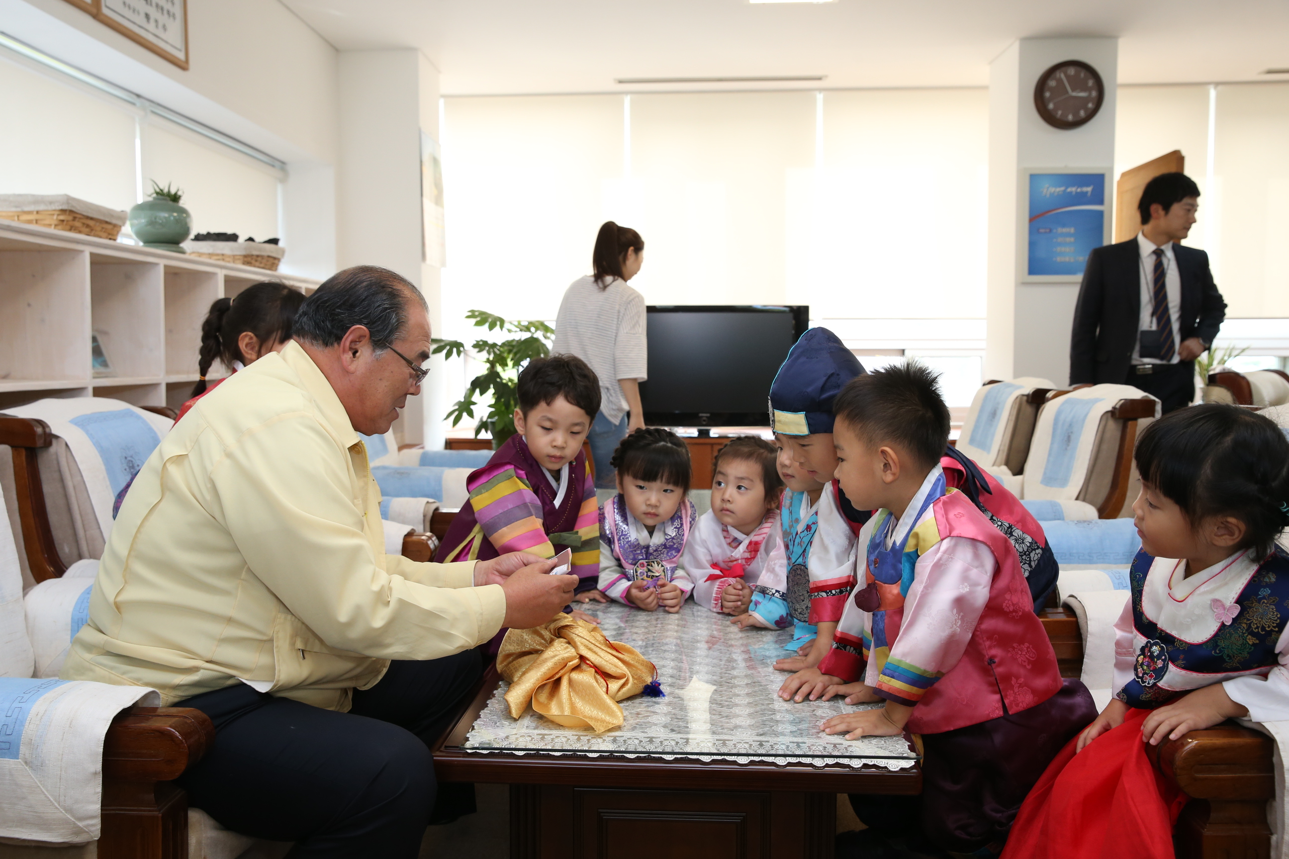 2015.09.25. 추석명절맞이 유치원생 군수실 방문