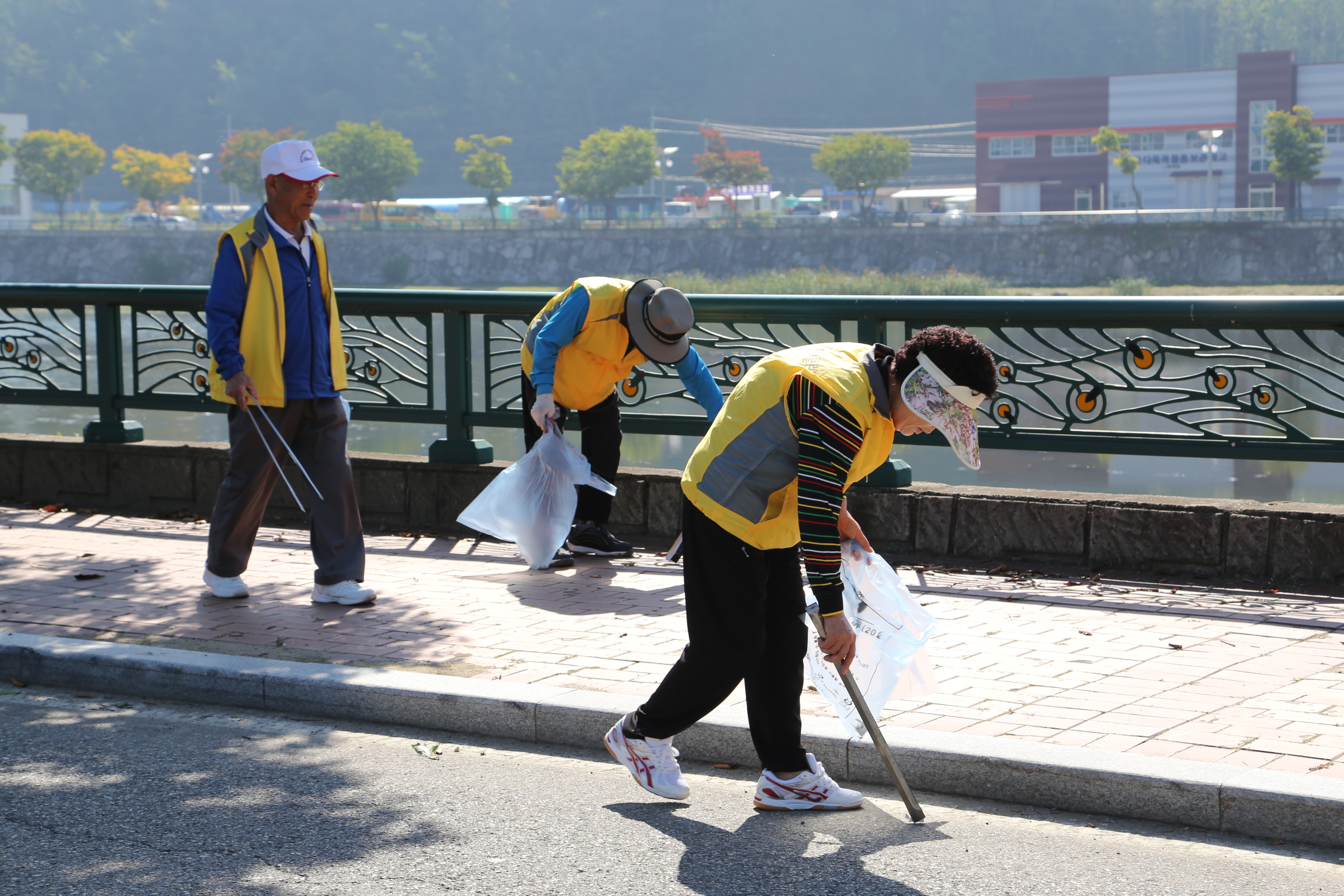 2015.09.22. 무주군 노인자원봉사클럽 자연정화활동