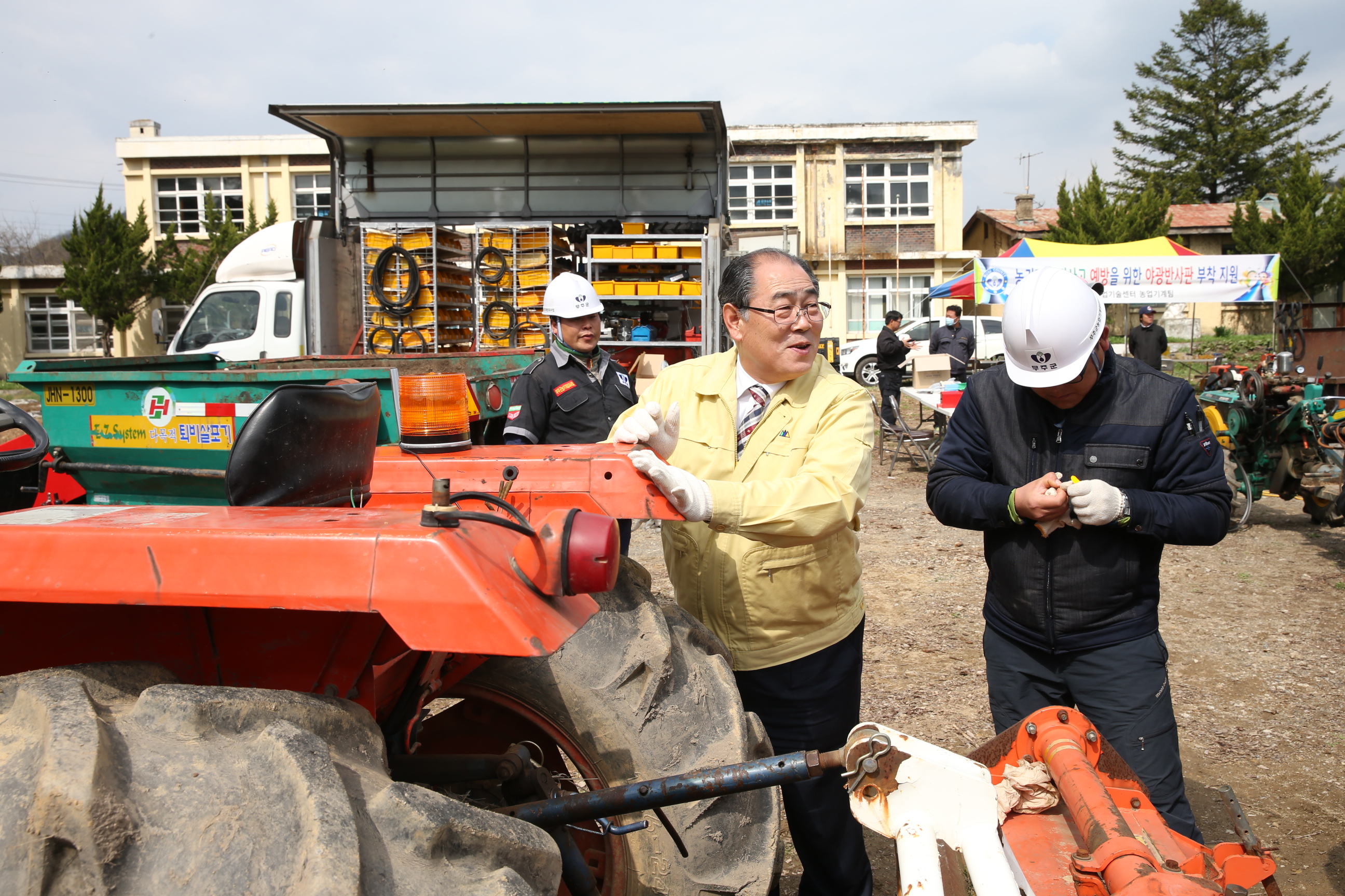 2015.04.08. 무주군 농기계 안전 표시판 부착