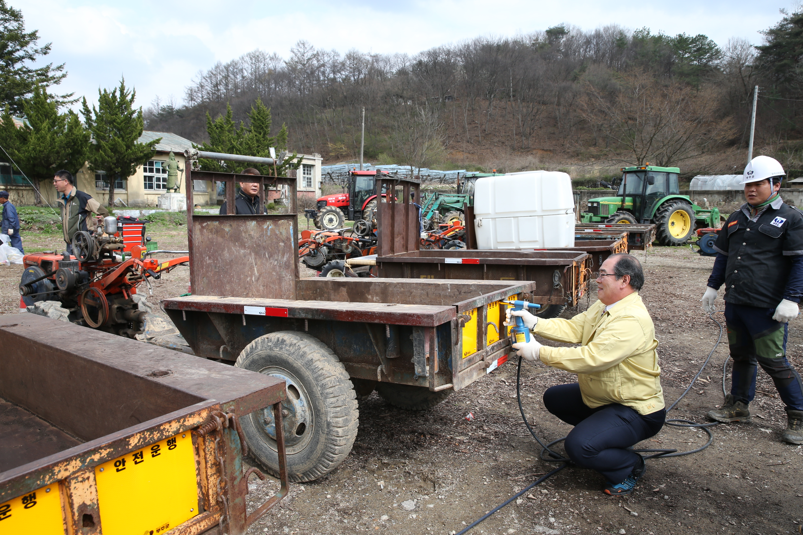 2015.04.08. 무주군 농기계 안전 표시판 부착