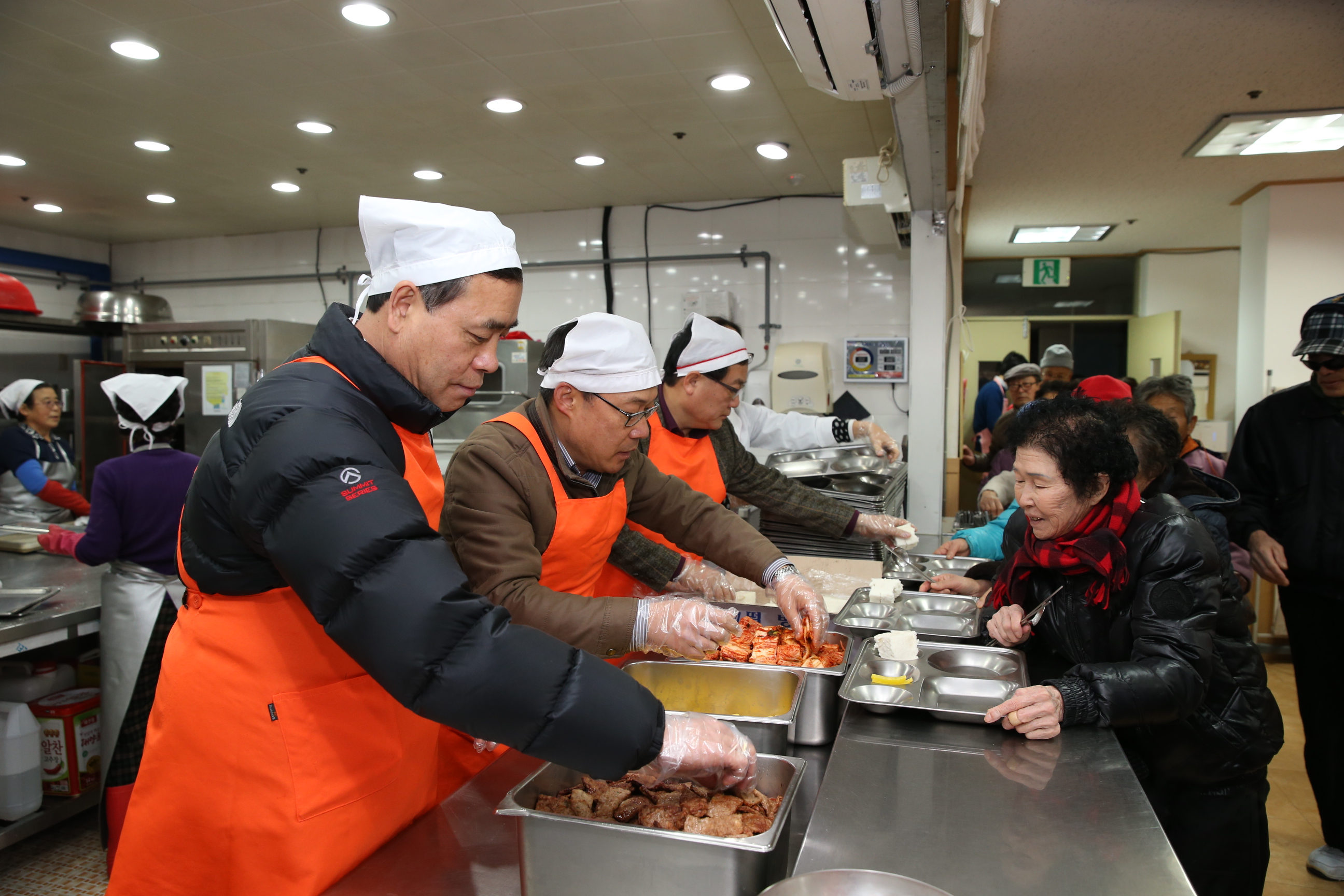 2014.12.19. 주민생활지원과 자원봉사 무주종합사회복지관 배식봉사