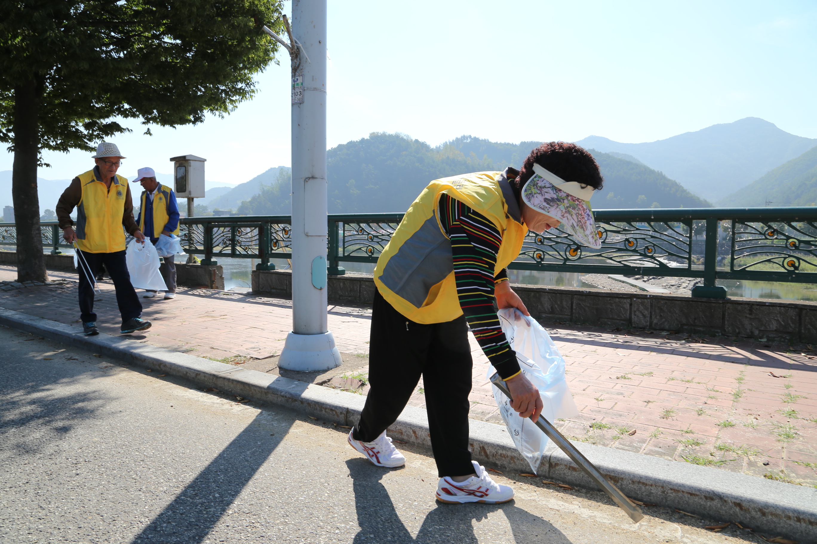 2015.09.22. 무주군 노인자원봉사클럽 자연정화활동