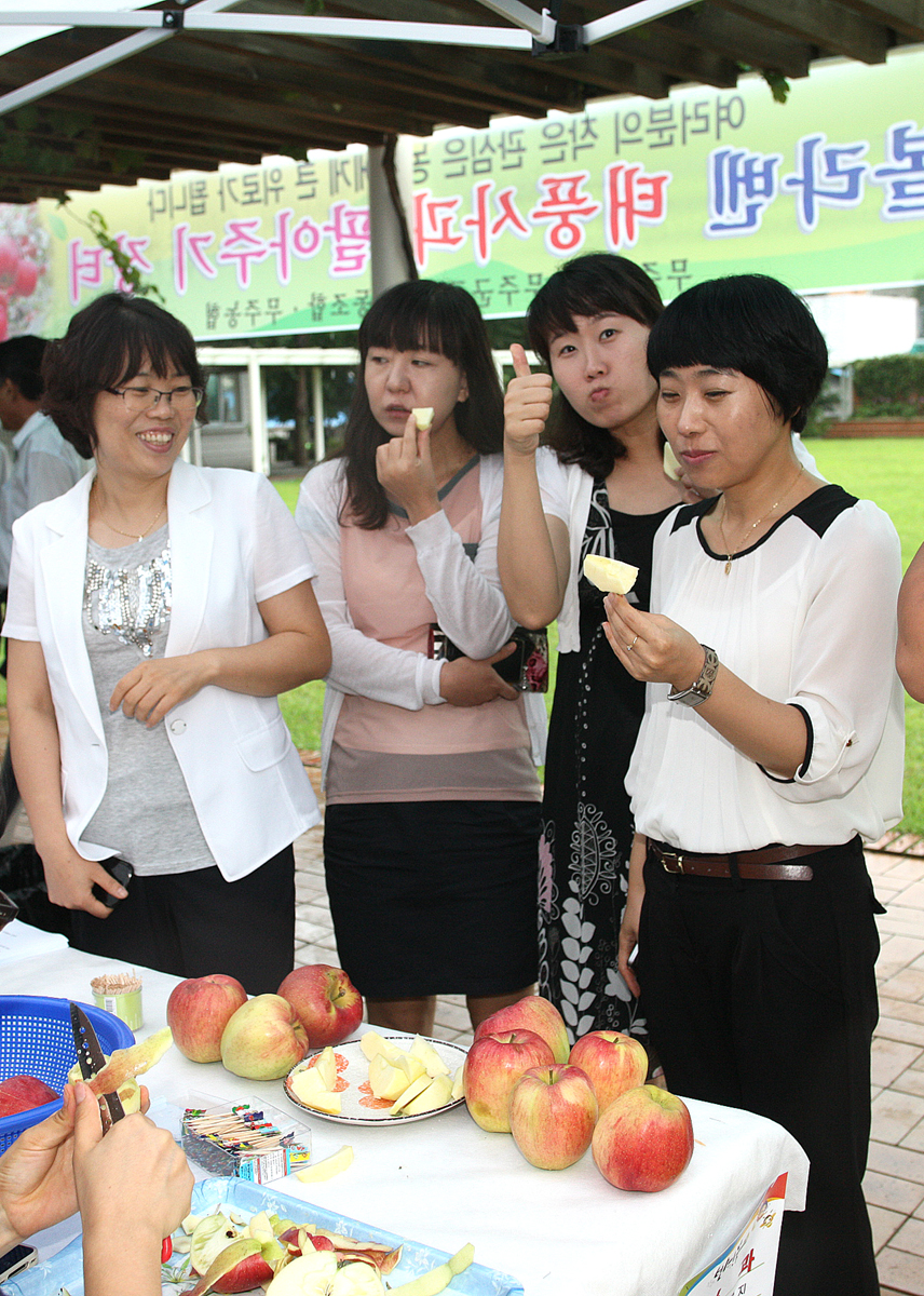 2012.08.30  무주군 볼라벤 태풍사과 팔아주기