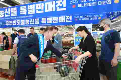 2023.08.03. 무주 반딧불수박 판촉행사(농협유통 대전점)