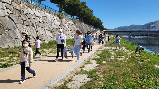 공동육아나눔터와 건강한가정조성 부모교육 We can do it 플로깅실시 안내
